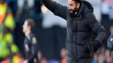 曼联更衣室风云：B费本赛季恐告别红魔，球迷心绪难平！